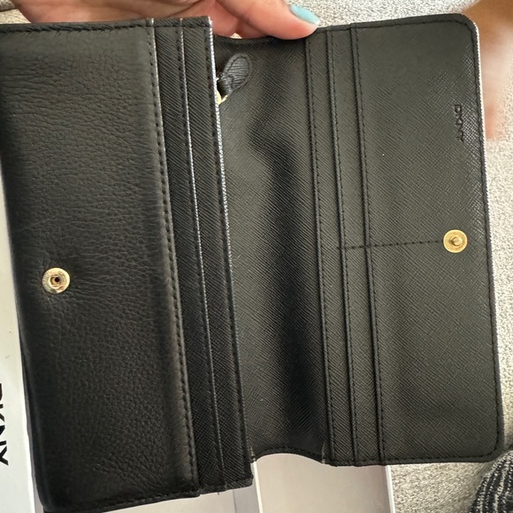 Black DKNY wallet - Picture 2 of 2